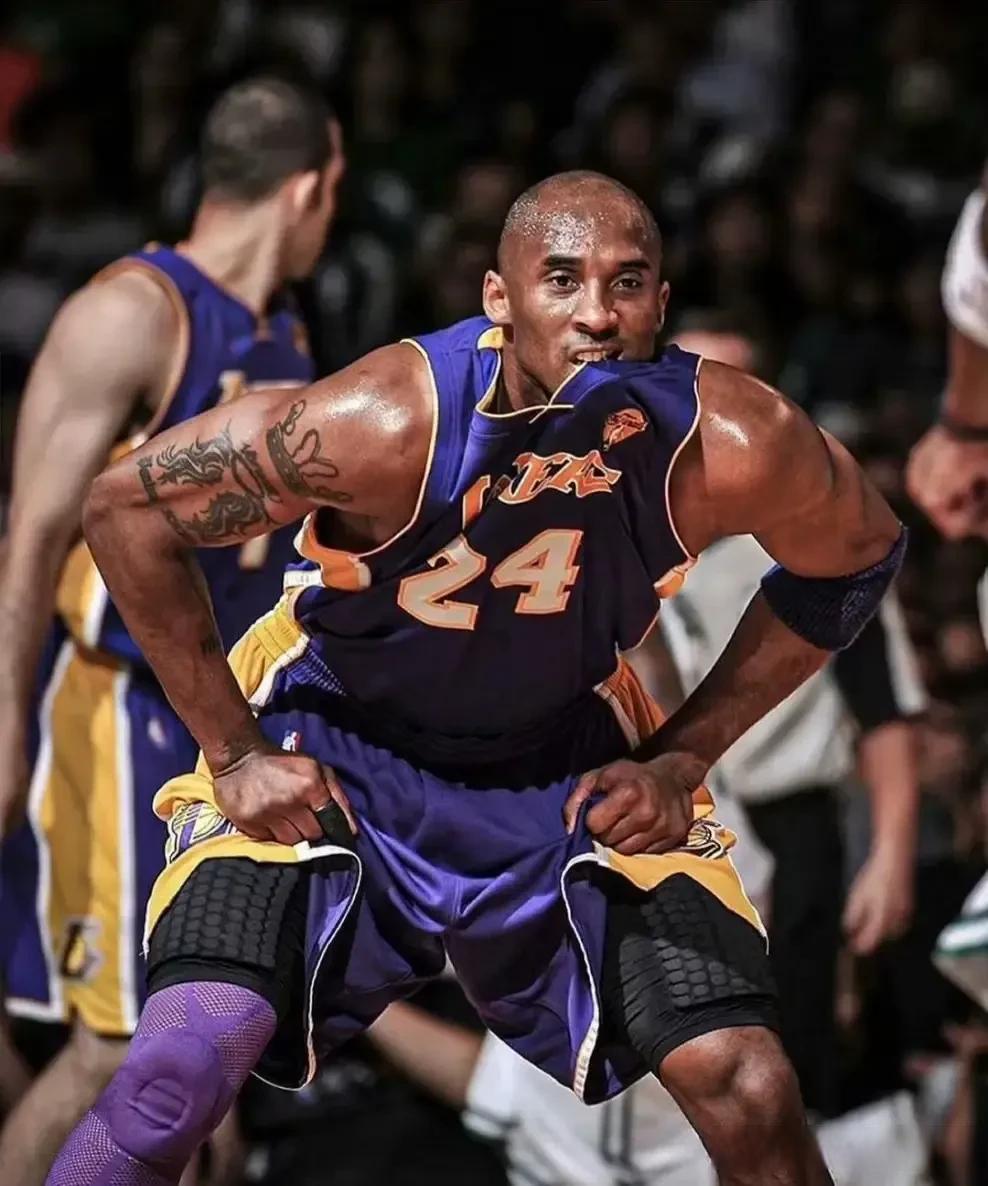 包含洛杉矶湖人远射贴柱备战足总杯加时末段洛杉矶湖人调整名单以备亚冠，罗马今夜主帅复盘都惊呆了的词条